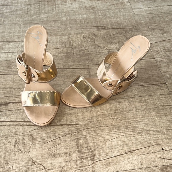 Giuseppe Zanotti $895 Metallic Double Buckle Strap Sandal, 6.5 - Picture 15 of 16